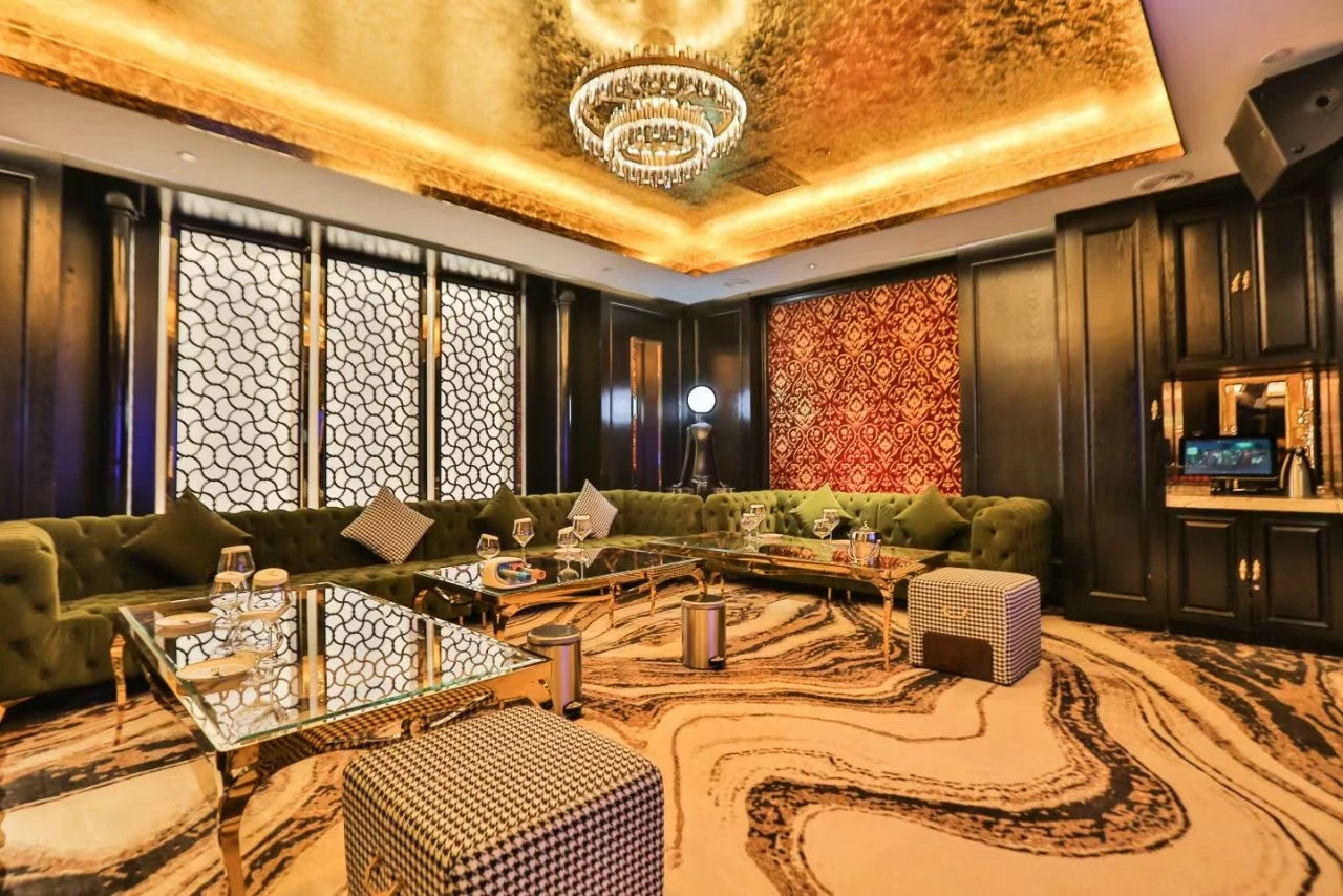 广州白云区莱宾斯基商务KTV：把夜色熬成一杯烈酒，敬你久违的锋芒